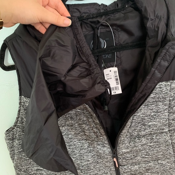 Active Zone-Sleeveless Puffy Jacket-NWT - Picture 6 of 8